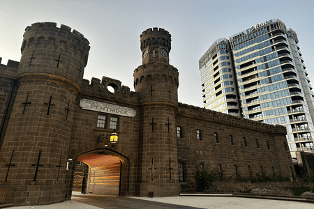 adina hotel pentridge front exterior