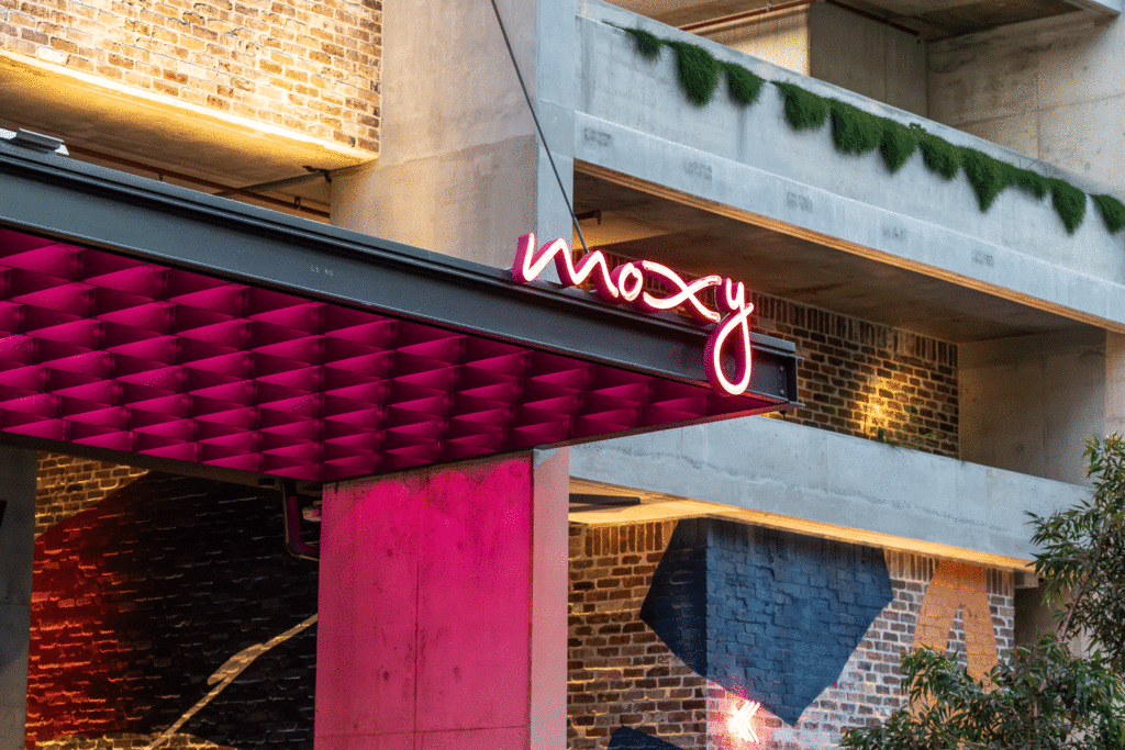 MOXY-AIRPORT-HOTEL_GROUPGSA_ARTHUR-VAY
